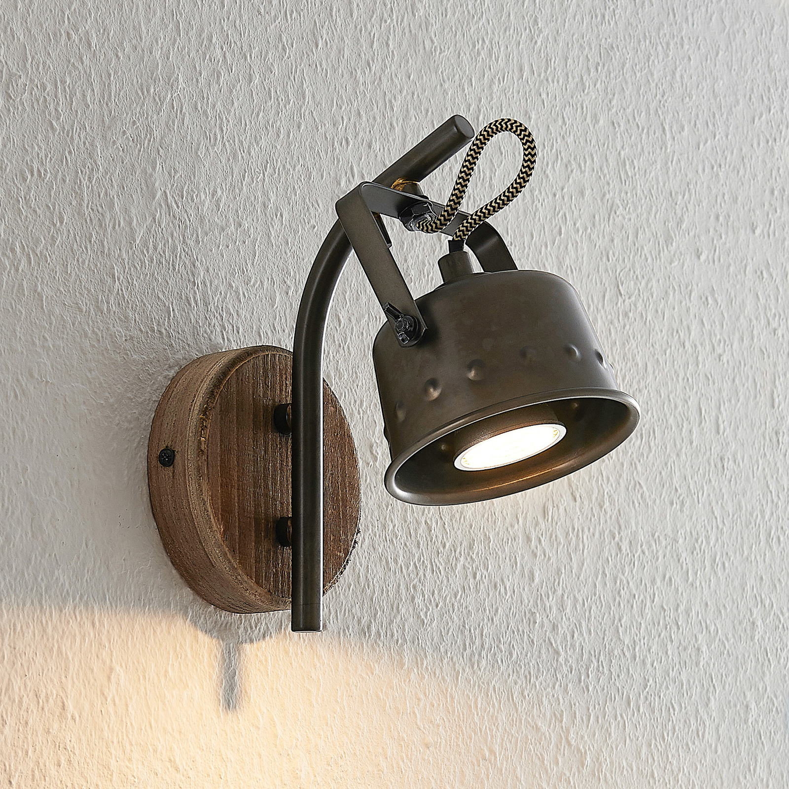 Lindby spot Rubinjo, 22 cm, zwart, hout, metaal, GU10